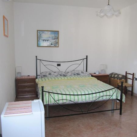 Il Portico Bed & Breakfast Uras Luaran gambar