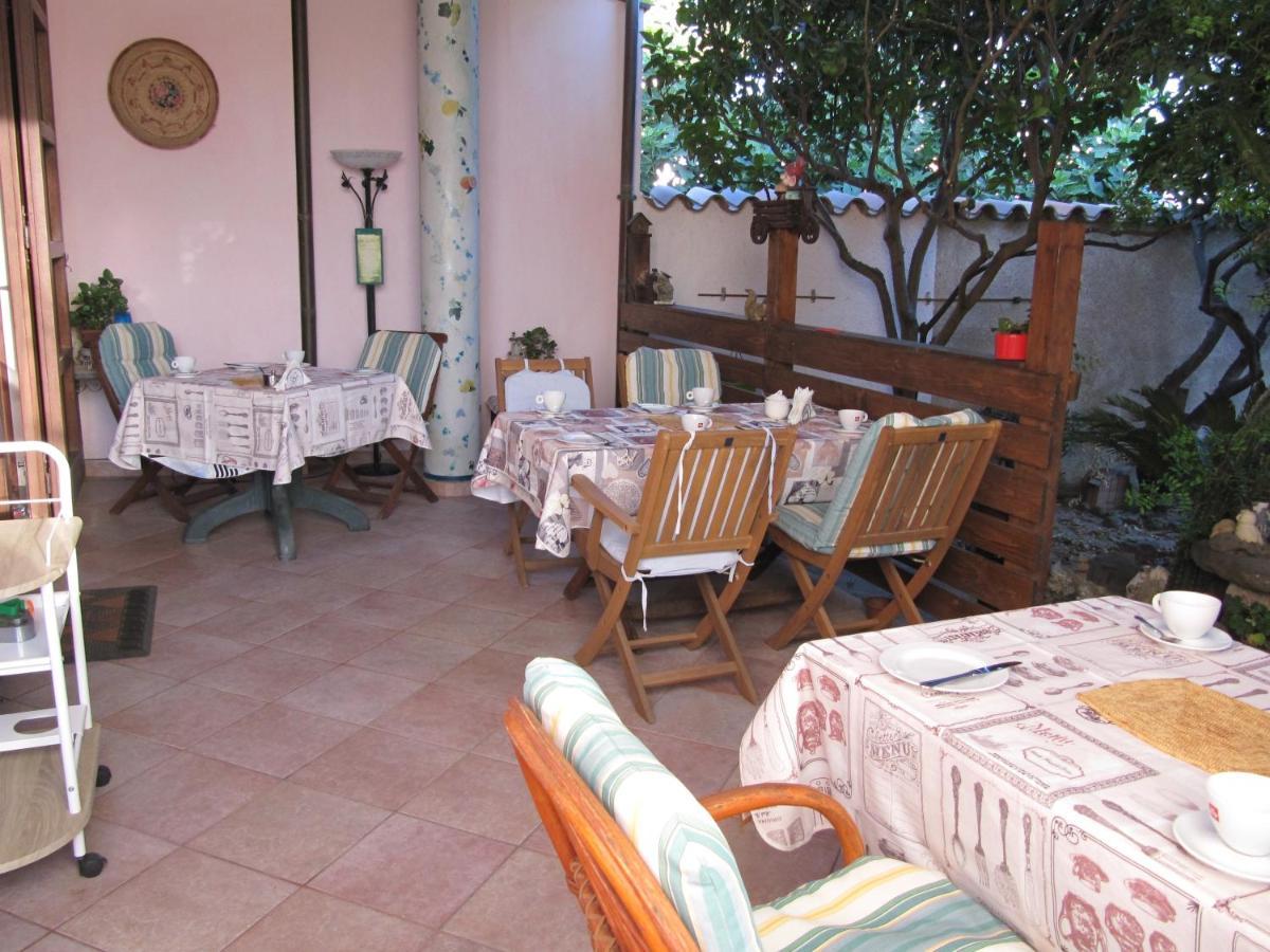 Il Portico Bed & Breakfast Uras Luaran gambar