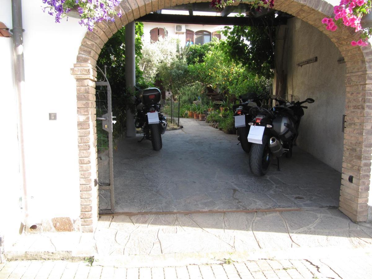 Il Portico Bed & Breakfast Uras Luaran gambar