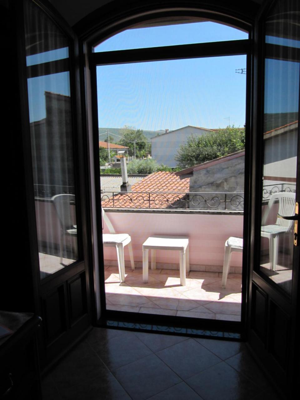 Il Portico Bed & Breakfast Uras Luaran gambar